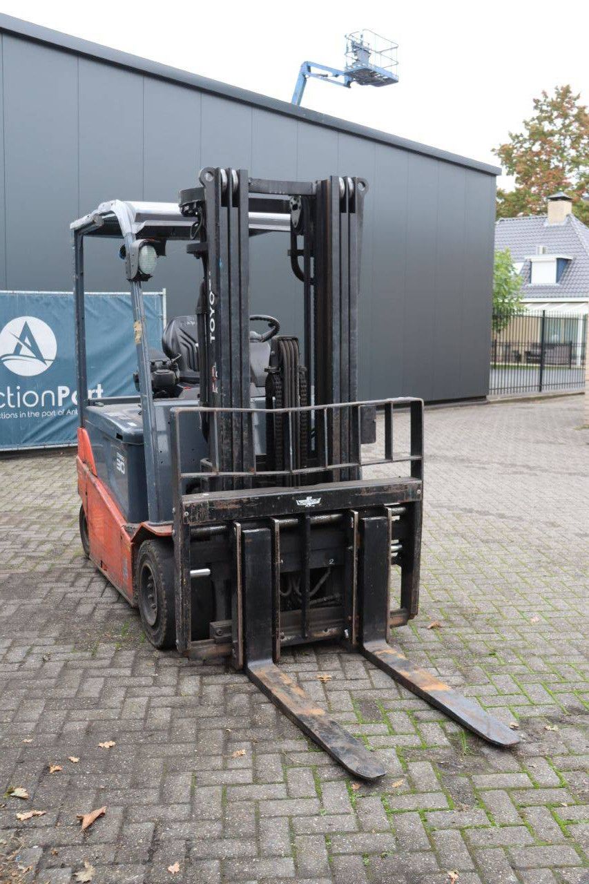 Toyota 8FBMT30 Elektro-Gabelstapler, 3000 kg, 4,7 m, Baujahr 2014