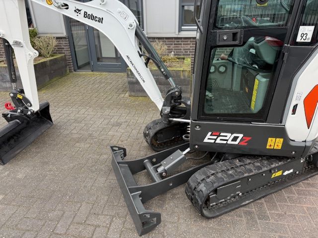 Bobcat E20Z Minigraver Minikraan Binnendraaier ZGST 2T