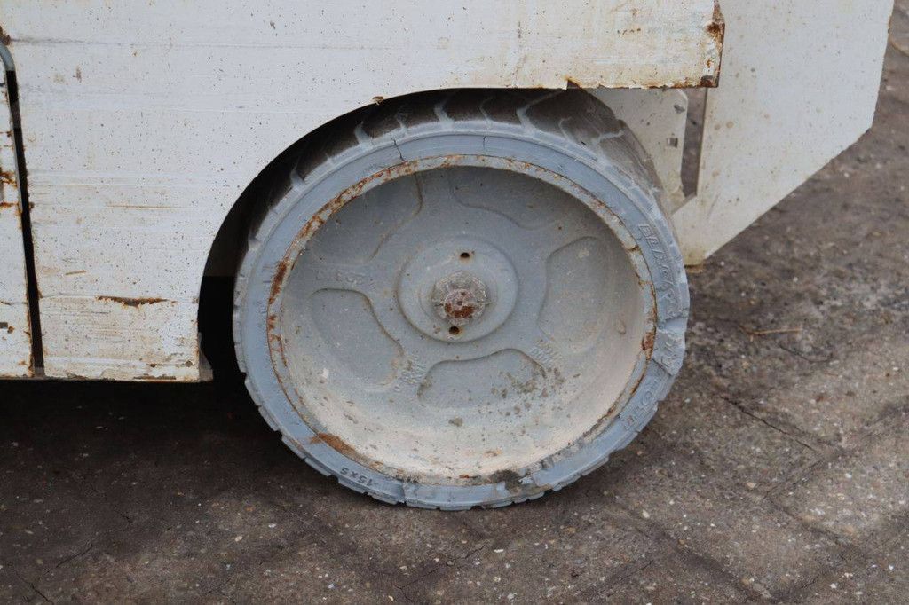 Scissor lift electric