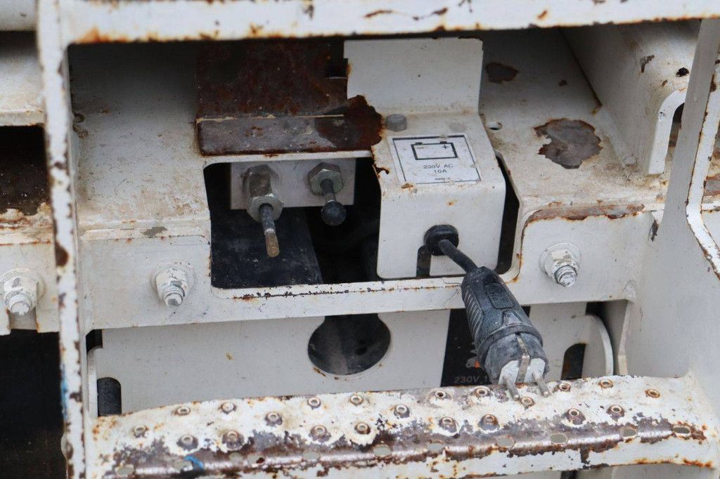 Scissor lift electric