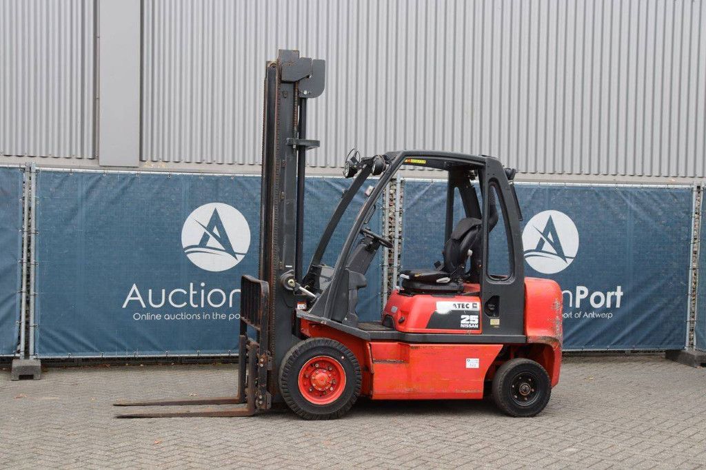 Heftruck Nissan FD02A25Q Diesel 2500kg 4.75m