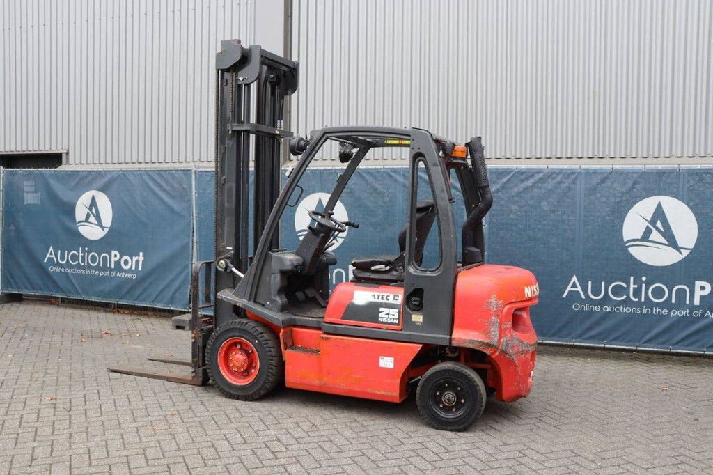 Heftruck Nissan FD02A25Q Diesel 2500kg 4.75m
