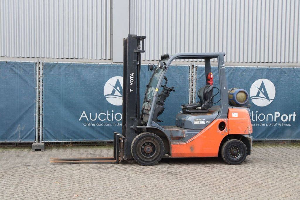 Gabelstapler Toyota 02-8FGF25 LPG 2500kg 3,7m 2012