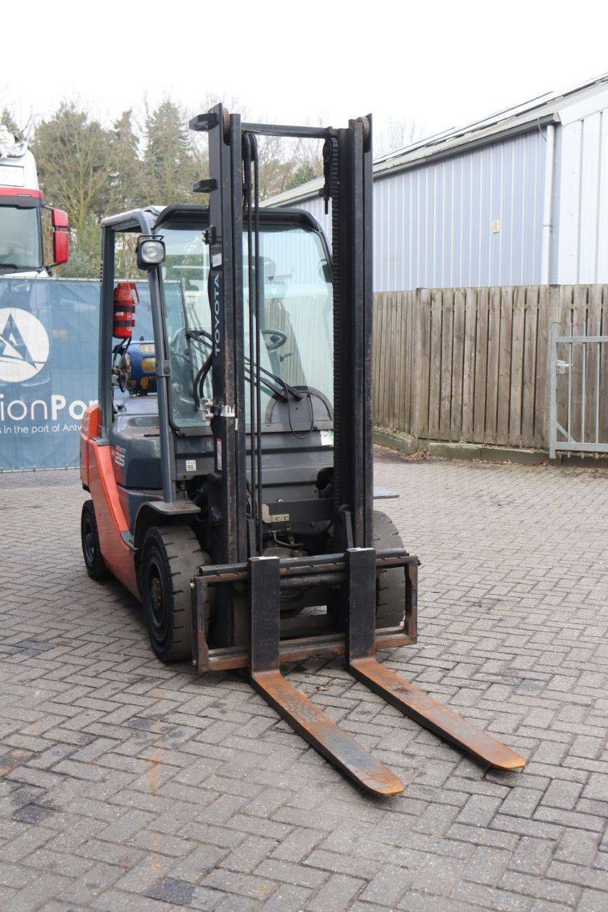 Gabelstapler Toyota 02-8FGF25 LPG 2500kg 3,7m 2012