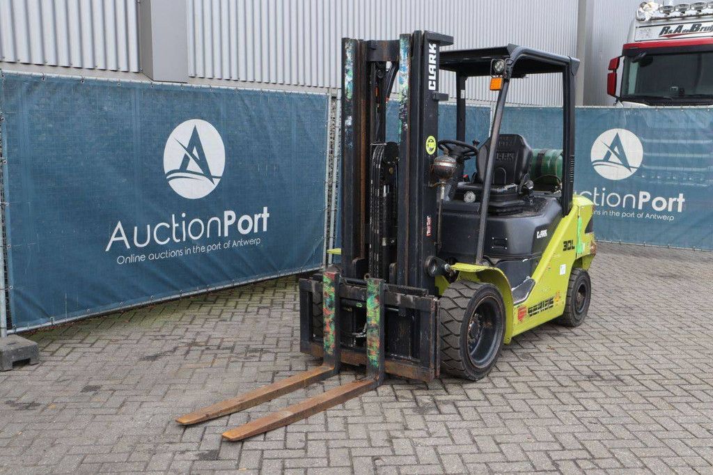 Forklift Clark S30L LPG 3000kg 4.8m 2019