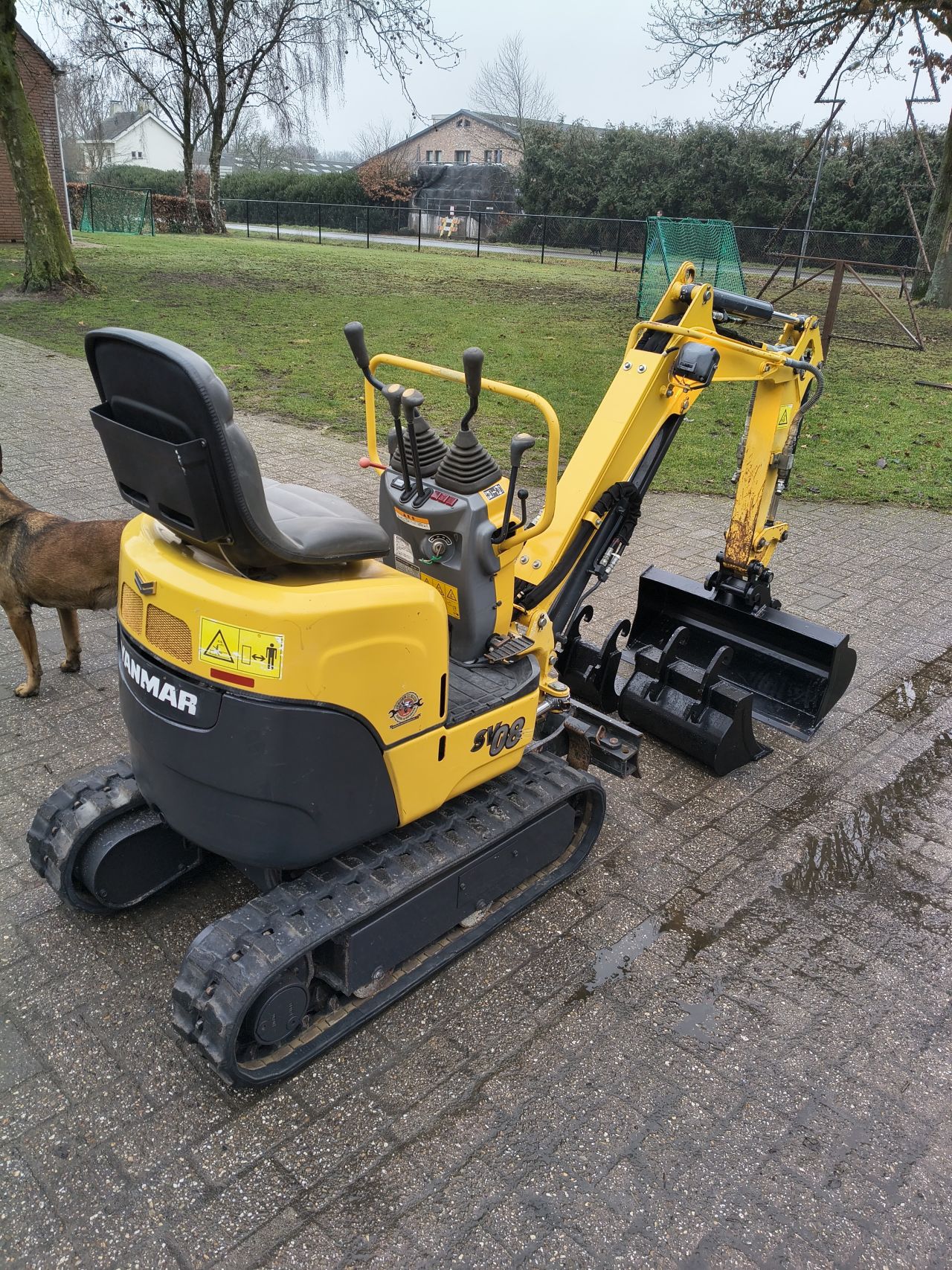 Yanmar sv08 minigraver nieuwstaat 326 uur 3 bakken
