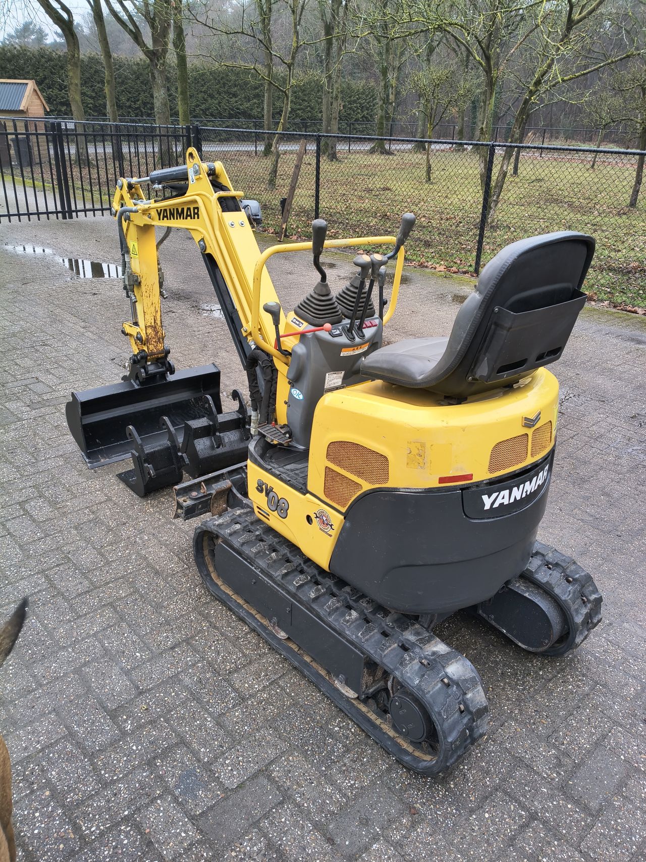 Yanmar sv08 minigraver nieuwstaat 326 uur 3 bakken
