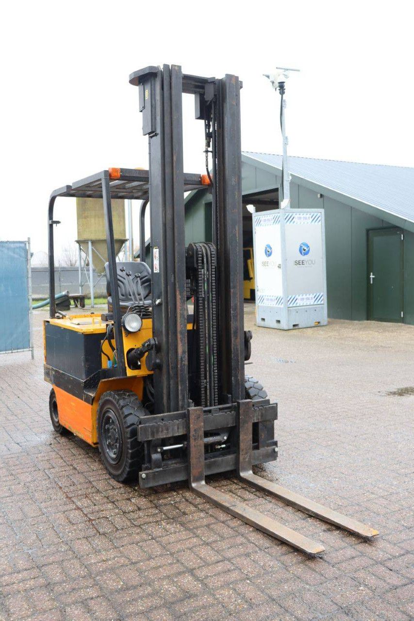 Gabelstapler Yale EFG-V 30-600 DZ Elektro 2720 kg 6,2 m 1993