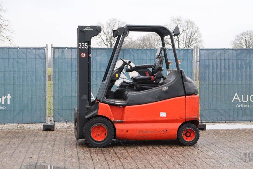 Linde E30 Elektro-Gabelstapler 2500 kg 7,0 m