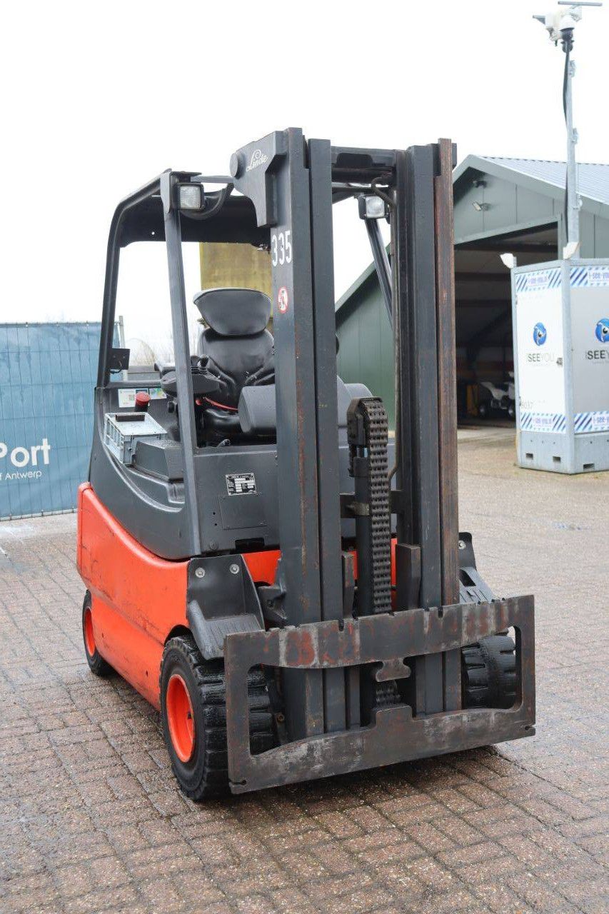 Linde E30 Elektro-Gabelstapler 2500 kg 7,0 m