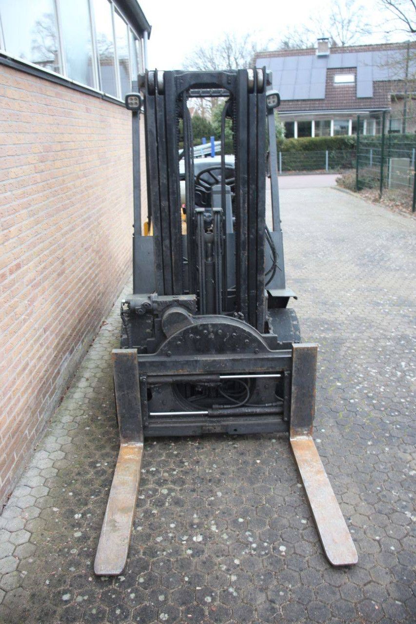 Forklift Yale GLP30TF LPG 2880kg 4.76m 2004