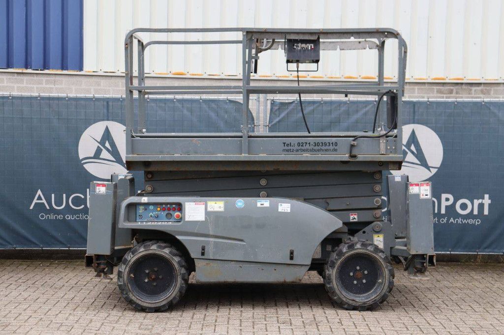 Scherenarbeitsbühne Haulotte Compact 12DX Benzin 8,0 m 2017