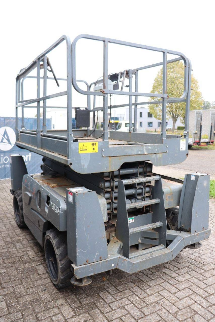 Scherenarbeitsbühne Haulotte Compact 12DX Benzin 8,0 m 2017