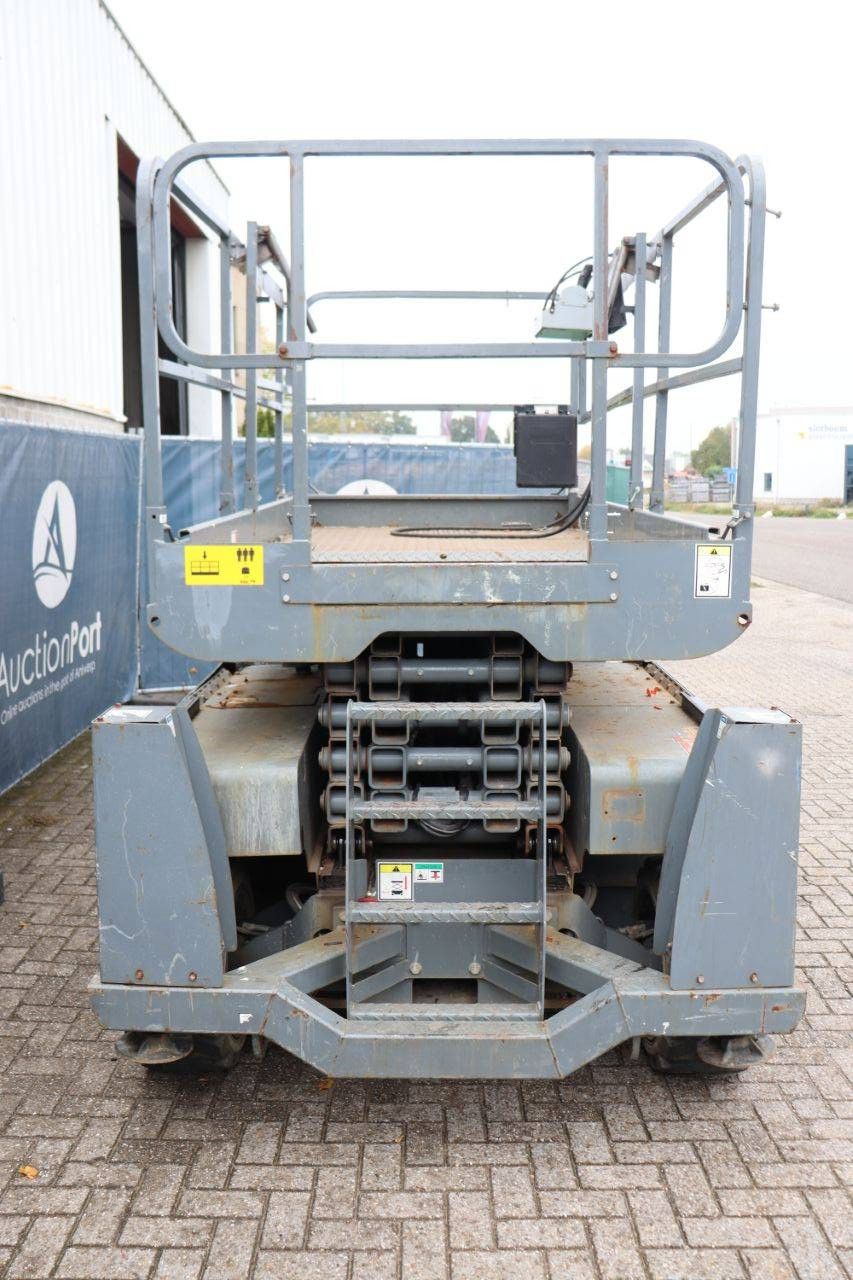 Scherenarbeitsbühne Haulotte Compact 12DX Benzin 8,0 m 2017