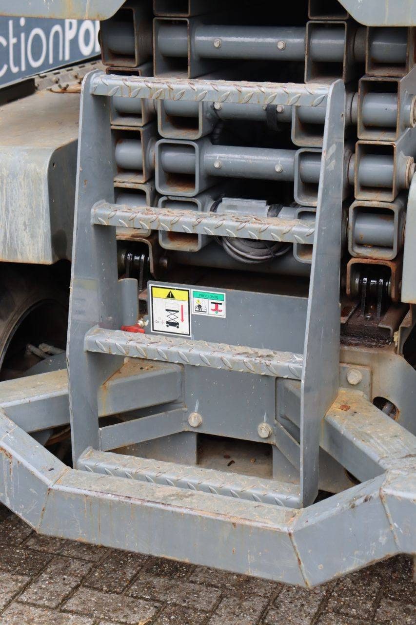 Scherenarbeitsbühne Haulotte Compact 12DX Benzin 8,0 m 2017