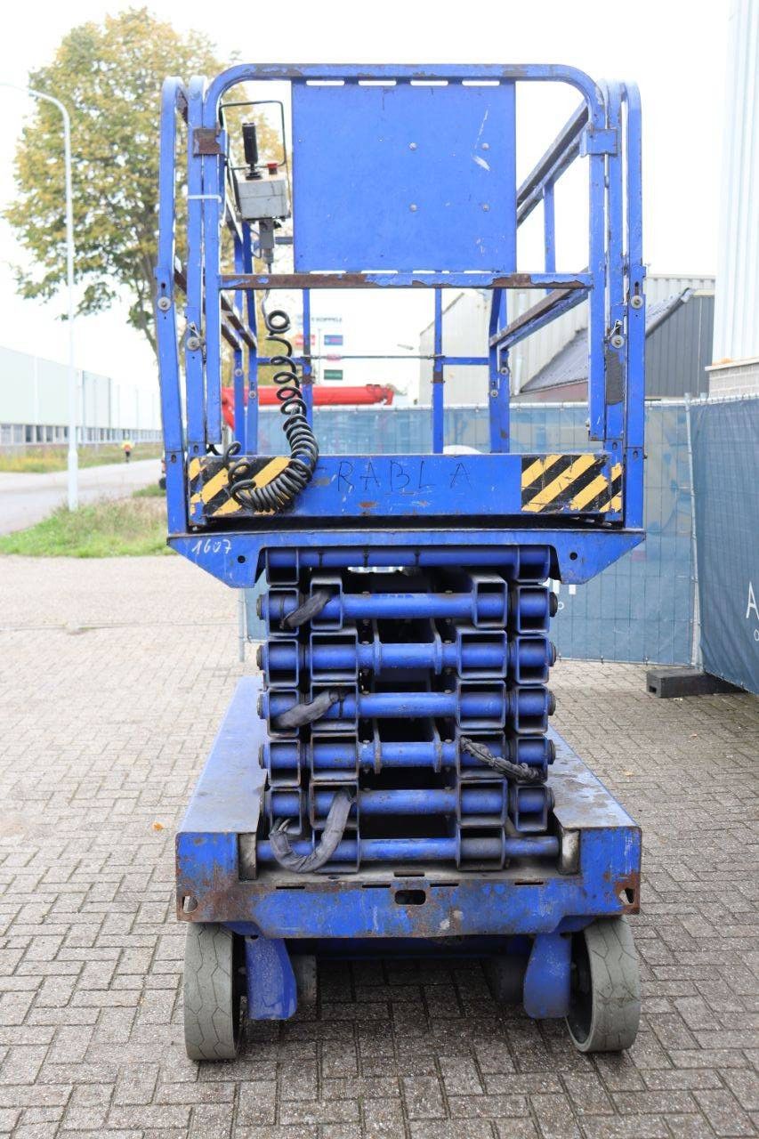 Scissor lift Airo XS7E Electric 8.0m 2012