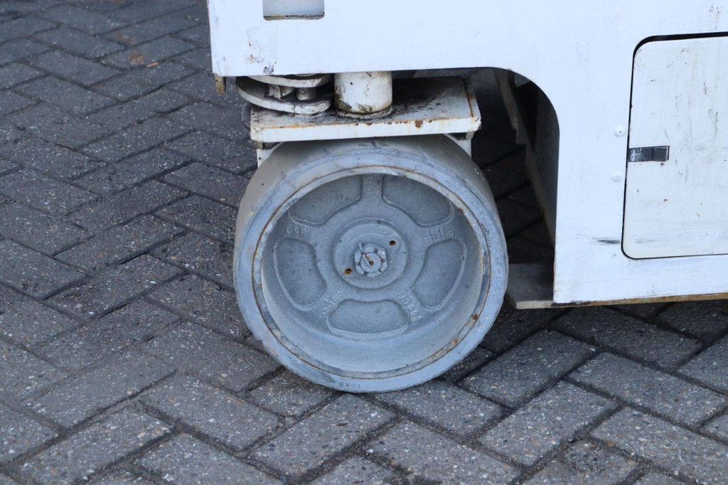 Genie GS-2046 Electric Scissor Lift 8.1m 2013