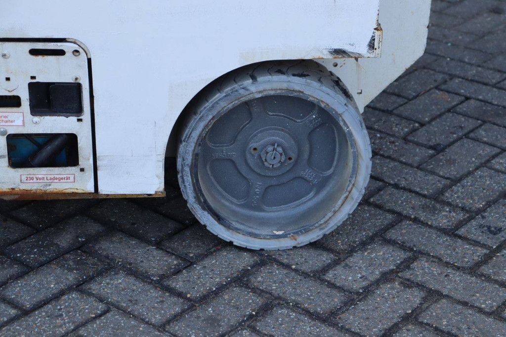 Genie GS-2046 Electric Scissor Lift 8.1m 2013