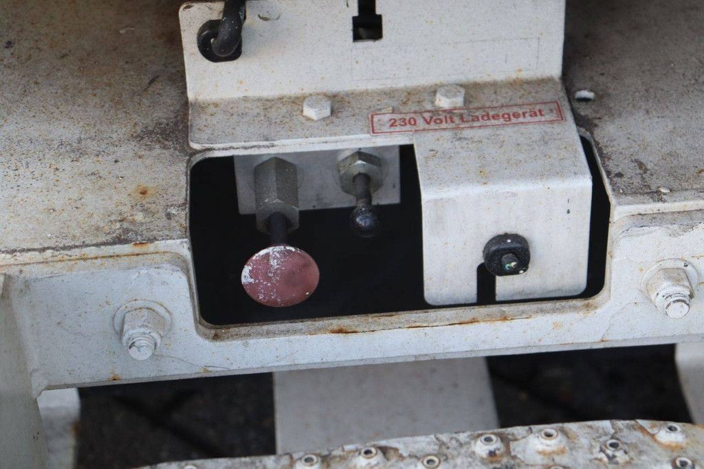 Genie GS-2046 Electric Scissor Lift 8.1m 2013