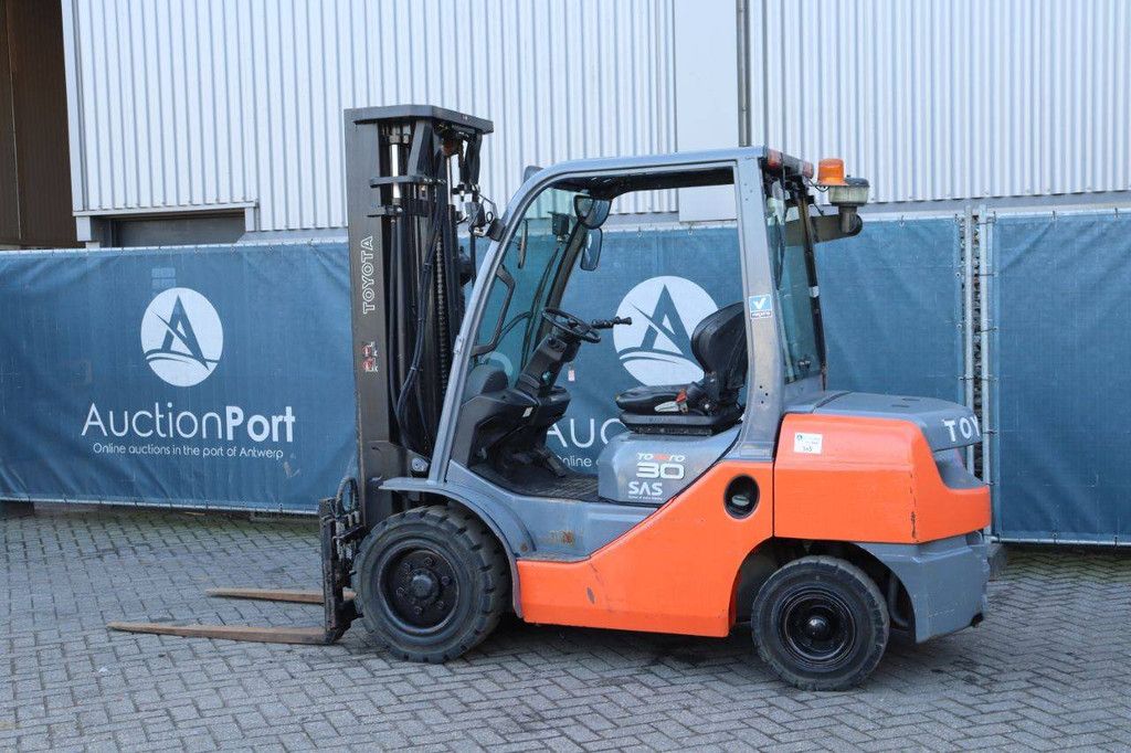 Gabelstapler Toyota 02-8FDF30 Diesel 3000kg 5.0m 2011