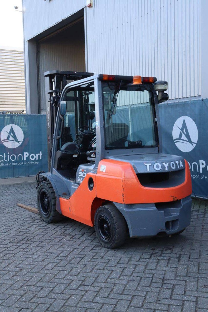 Gabelstapler Toyota 02-8FDF30 Diesel 3000kg 5.0m 2011