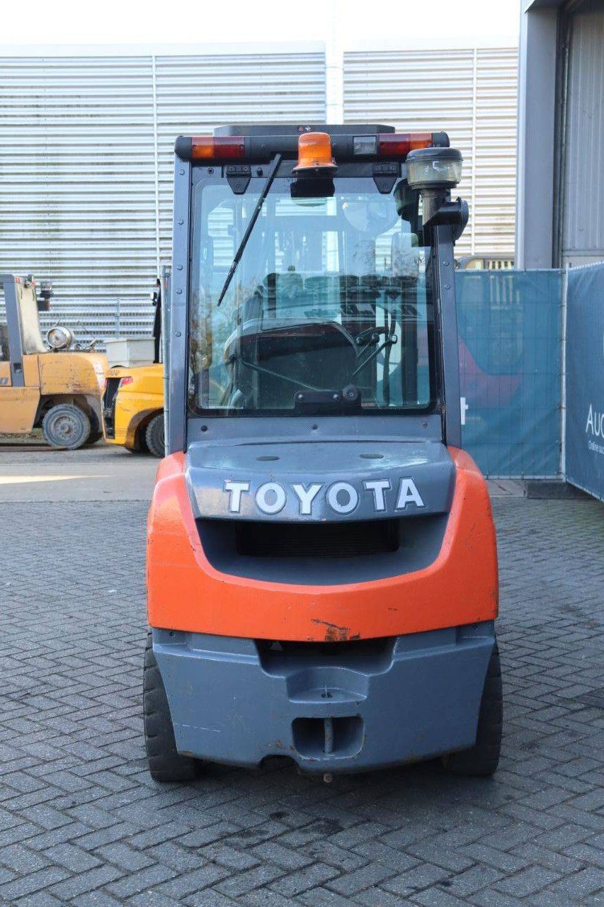 Gabelstapler Toyota 02-8FDF30 Diesel 3000kg 5.0m 2011