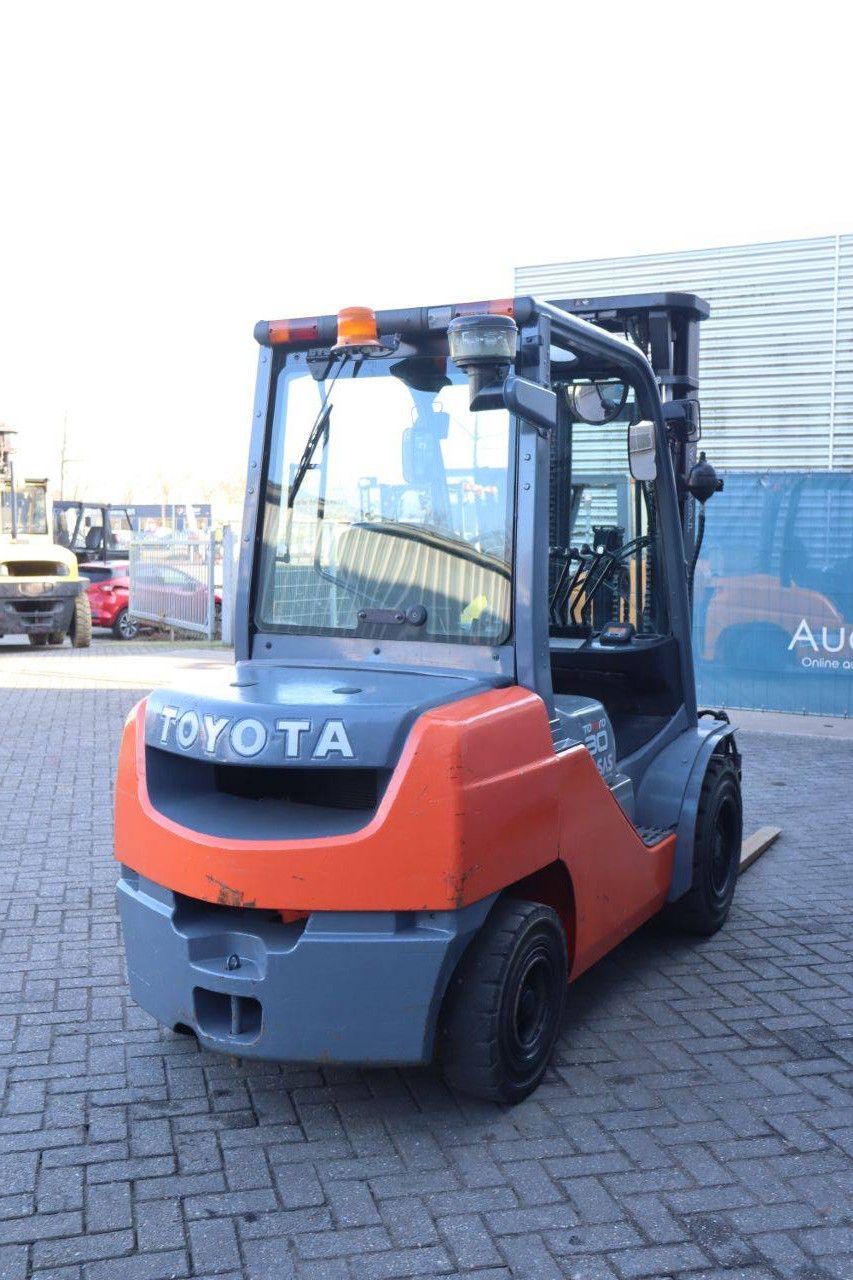 Gabelstapler Toyota 02-8FDF30 Diesel 3000kg 5.0m 2011