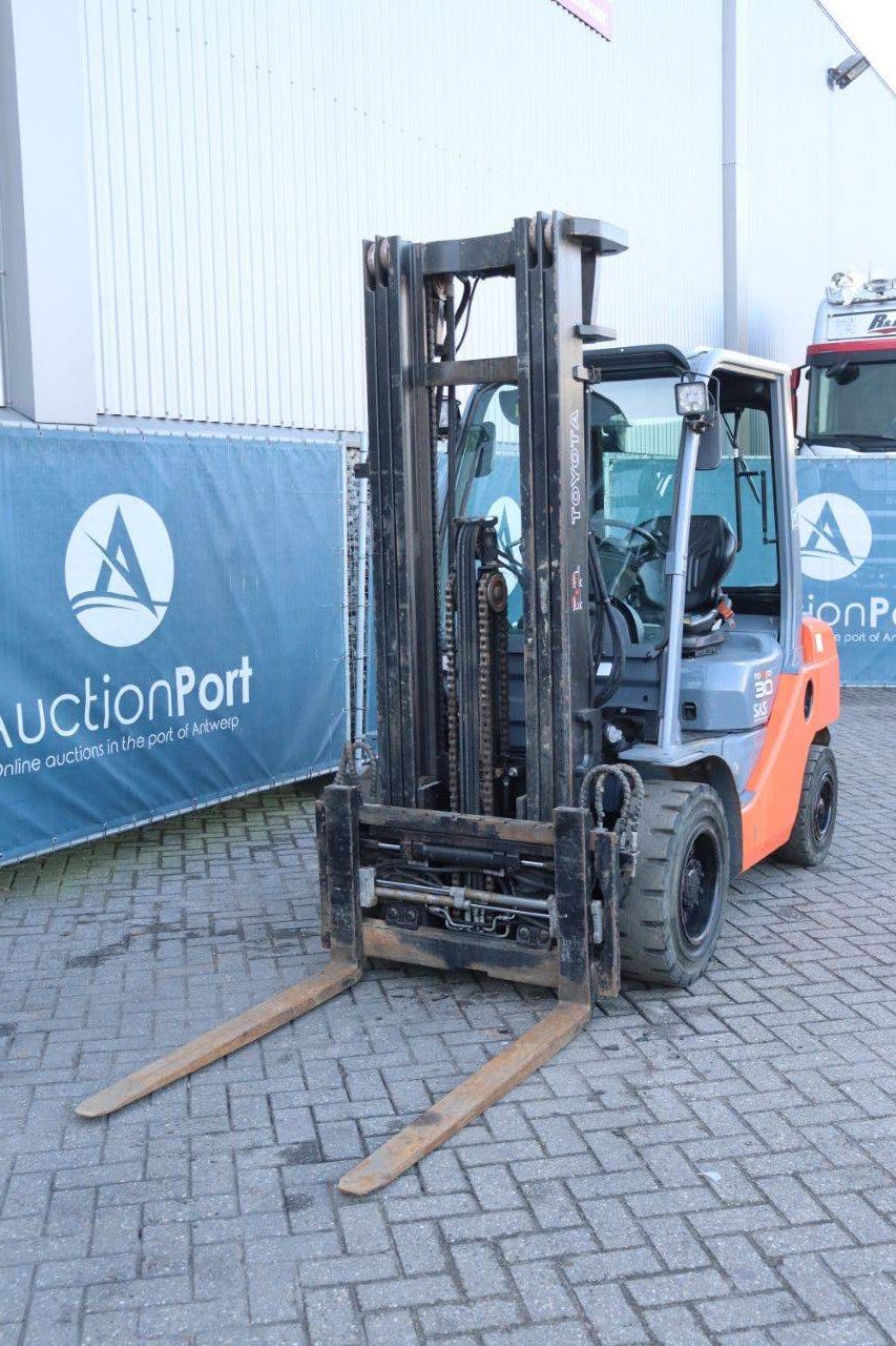 Gabelstapler Toyota 02-8FDF30 Diesel 3000kg 5.0m 2011