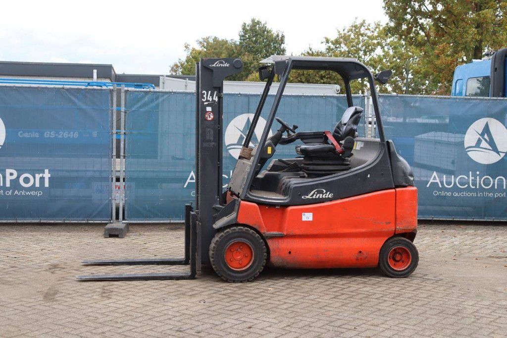 Forklift Linde E30/03 Electric 3000kg 7m 2006