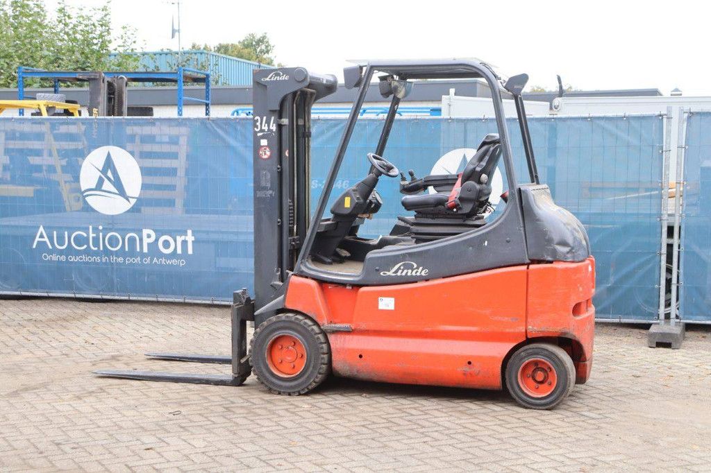 Forklift Linde E30/03 Electric 3000kg 7m 2006