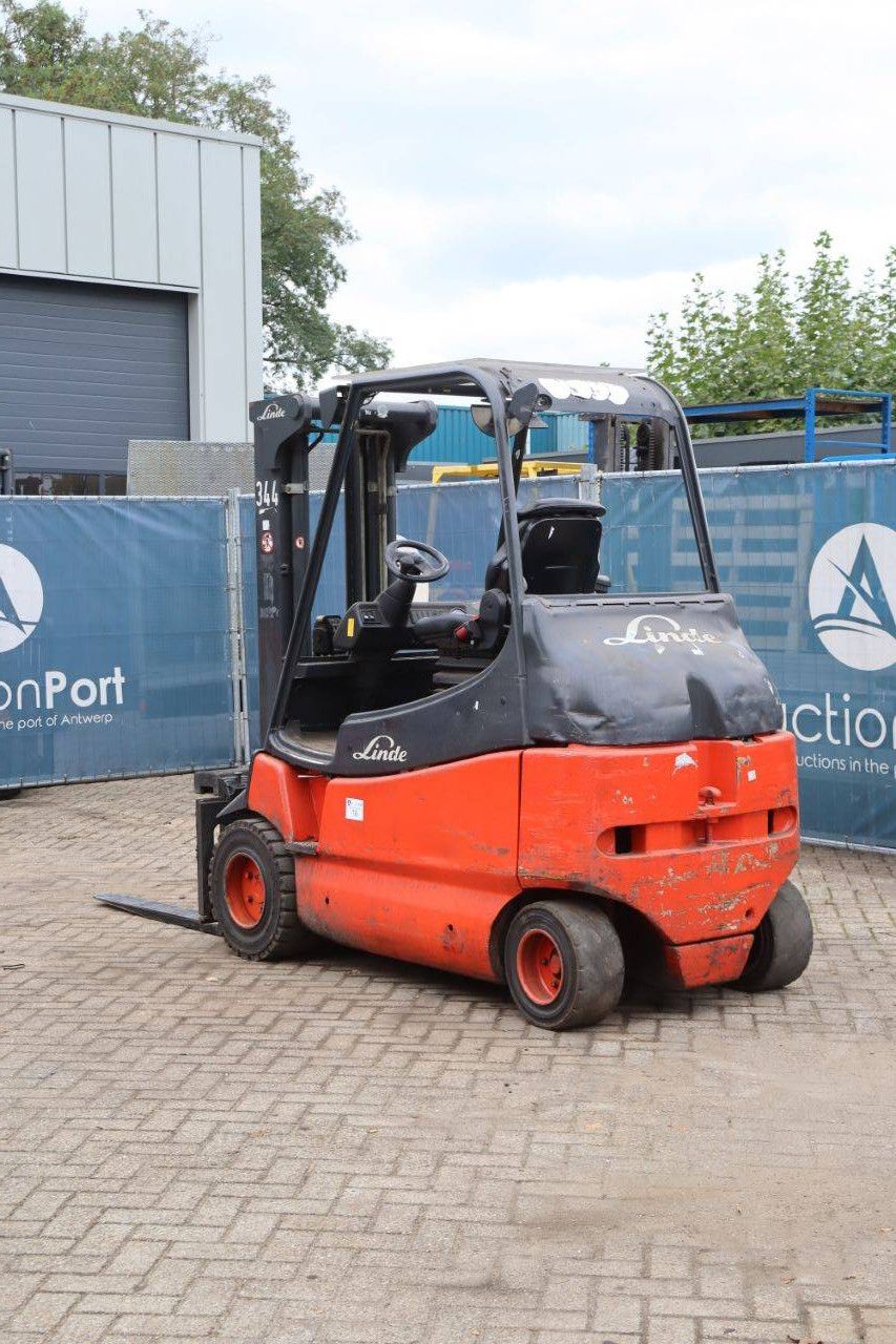 Forklift Linde E30/03 Electric 3000kg 7m 2006