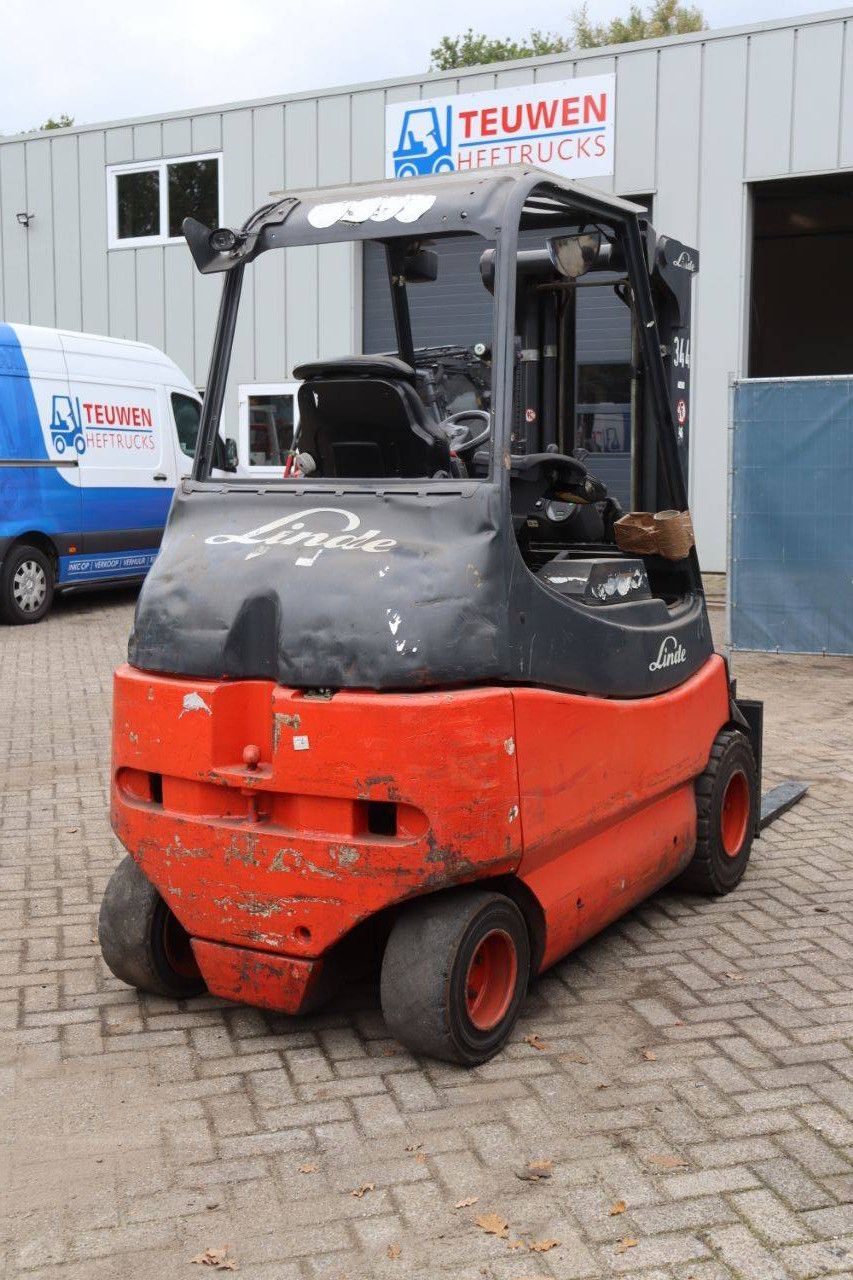 Forklift Linde E30/03 Electric 3000kg 7m 2006