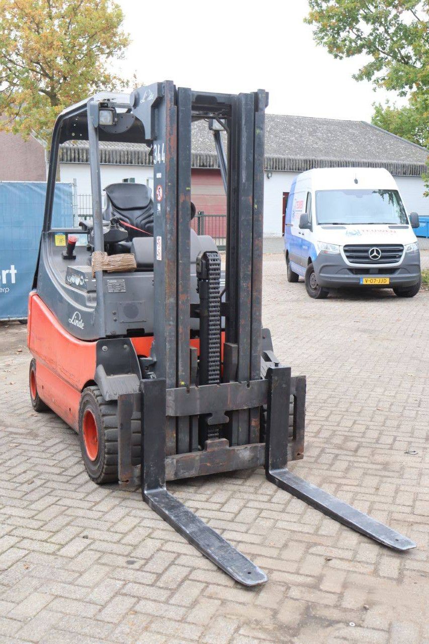 Forklift Linde E30/03 Electric 3000kg 7m 2006