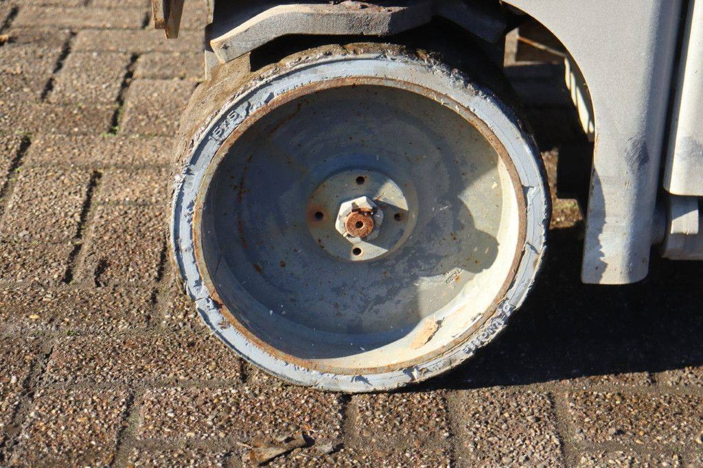 Scherenarbeitsbühne Haulotte Compact 8 Electric 8,2 m 2011