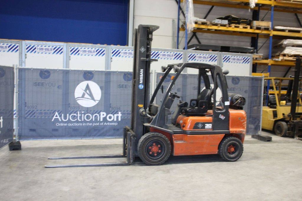 Nissan 30 LPG-Gabelstapler, 3000 kg, 6,0 m