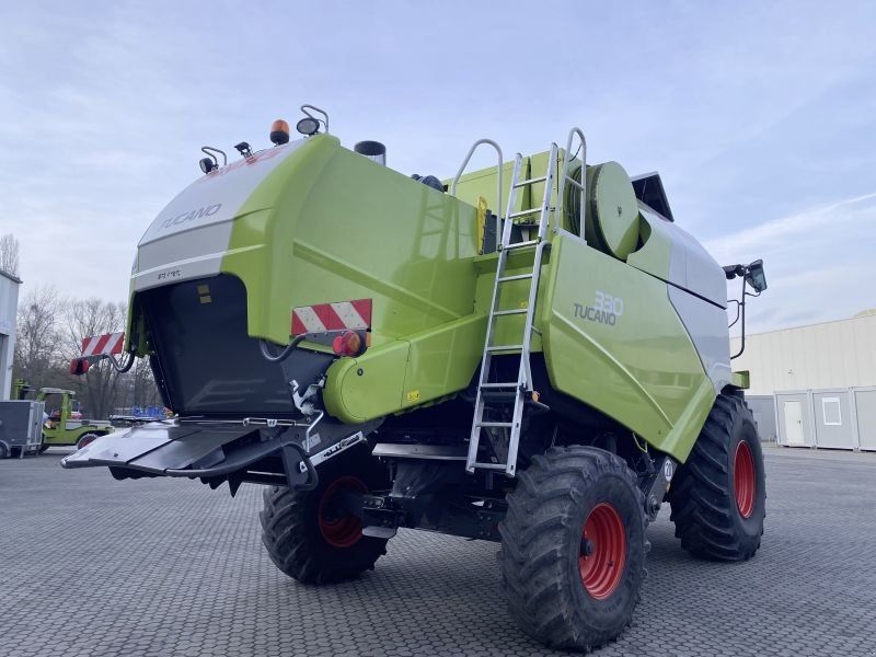 Claas MÄHDRESCHER TUCANO 320