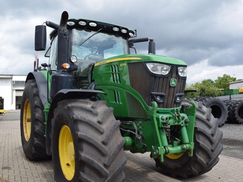 John Deere 6215 R