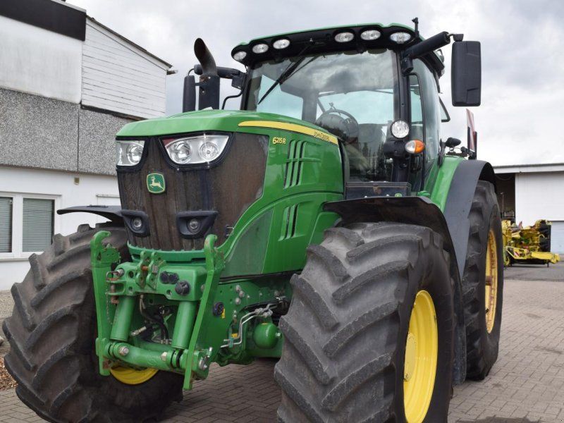 John Deere 6215 R