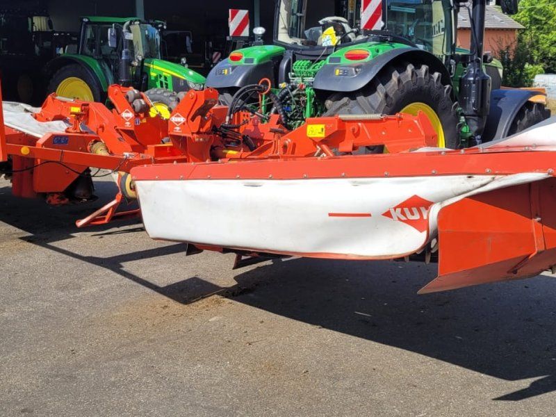 Kuhn FC 883 Lift Control