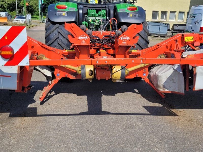 Kuhn FC 883 Lift Control