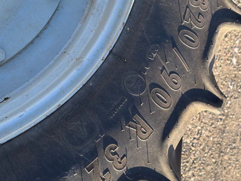 380/90R46 320/90x32 Med boltet navplader