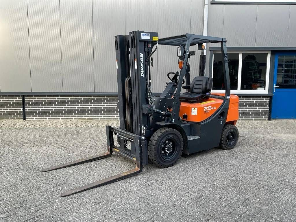 Doosan D25 GP Plus, 140 uur! Als nieuw!