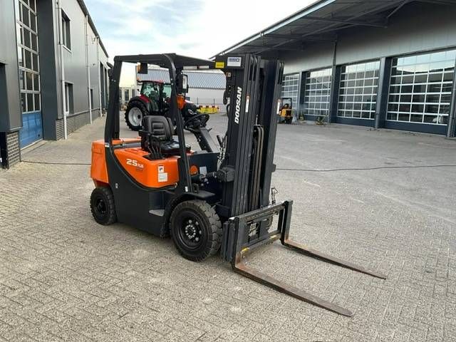 Doosan D25 GP Plus, 140 uur! Als nieuw!