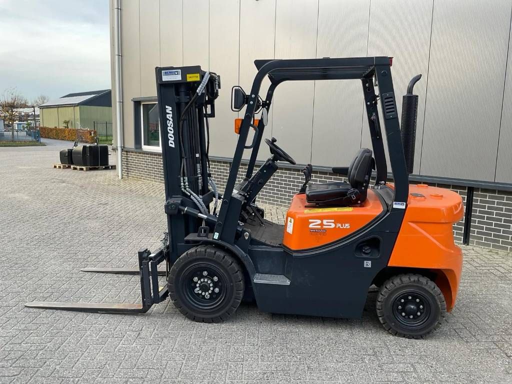 Doosan D25 GP Plus, 140 uur! Als nieuw!