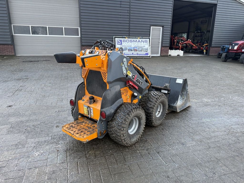 Giant SK252 D skid schranklader / minishovel
