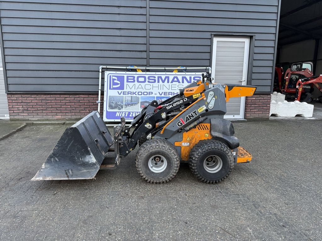 Giant SK252 D skid schranklader / minishovel
