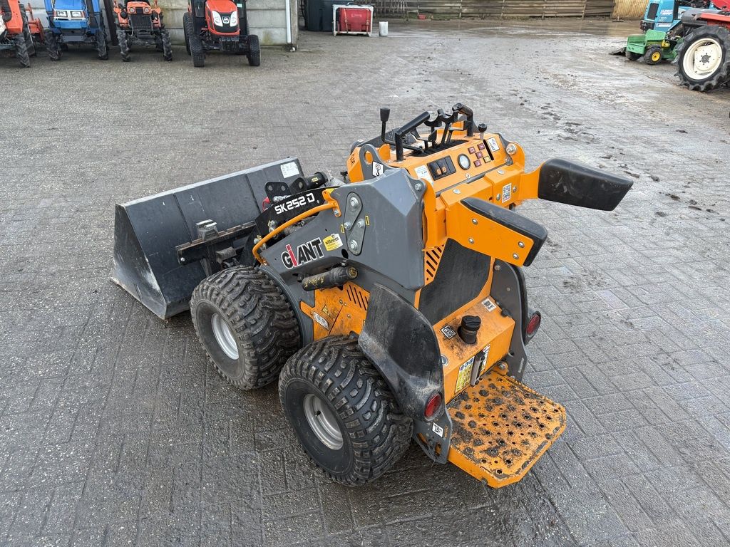 Giant SK252 D skid schranklader / minishovel