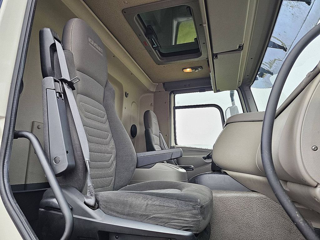 DAF CF 75.310 6x2 fan taillift