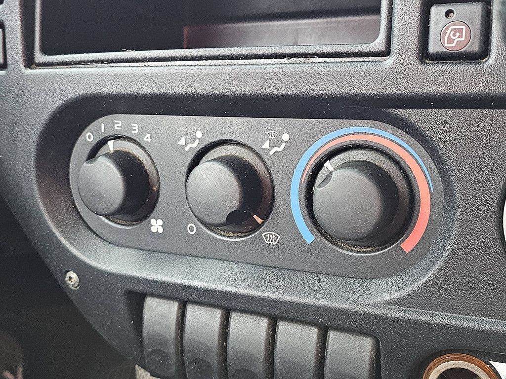 DAF CF 75.310 6x2 fan taillift