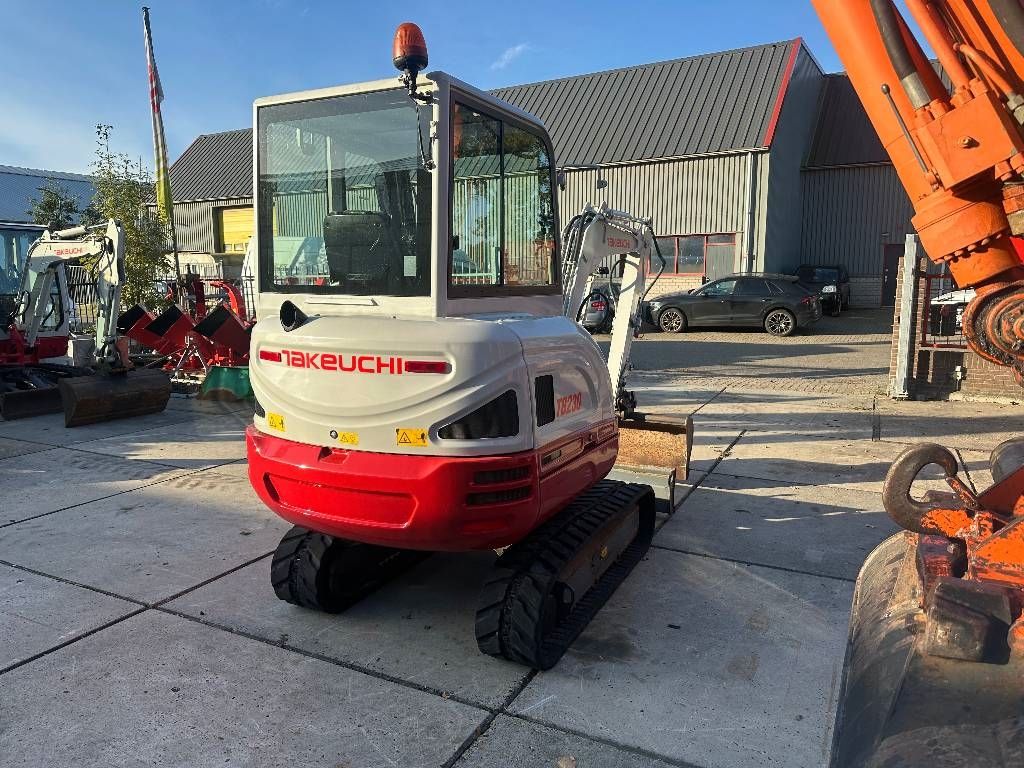 Takeuchi TB 230